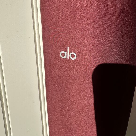 ALO Yoga Cherry cola leggings airlift - Picture 12 of 16